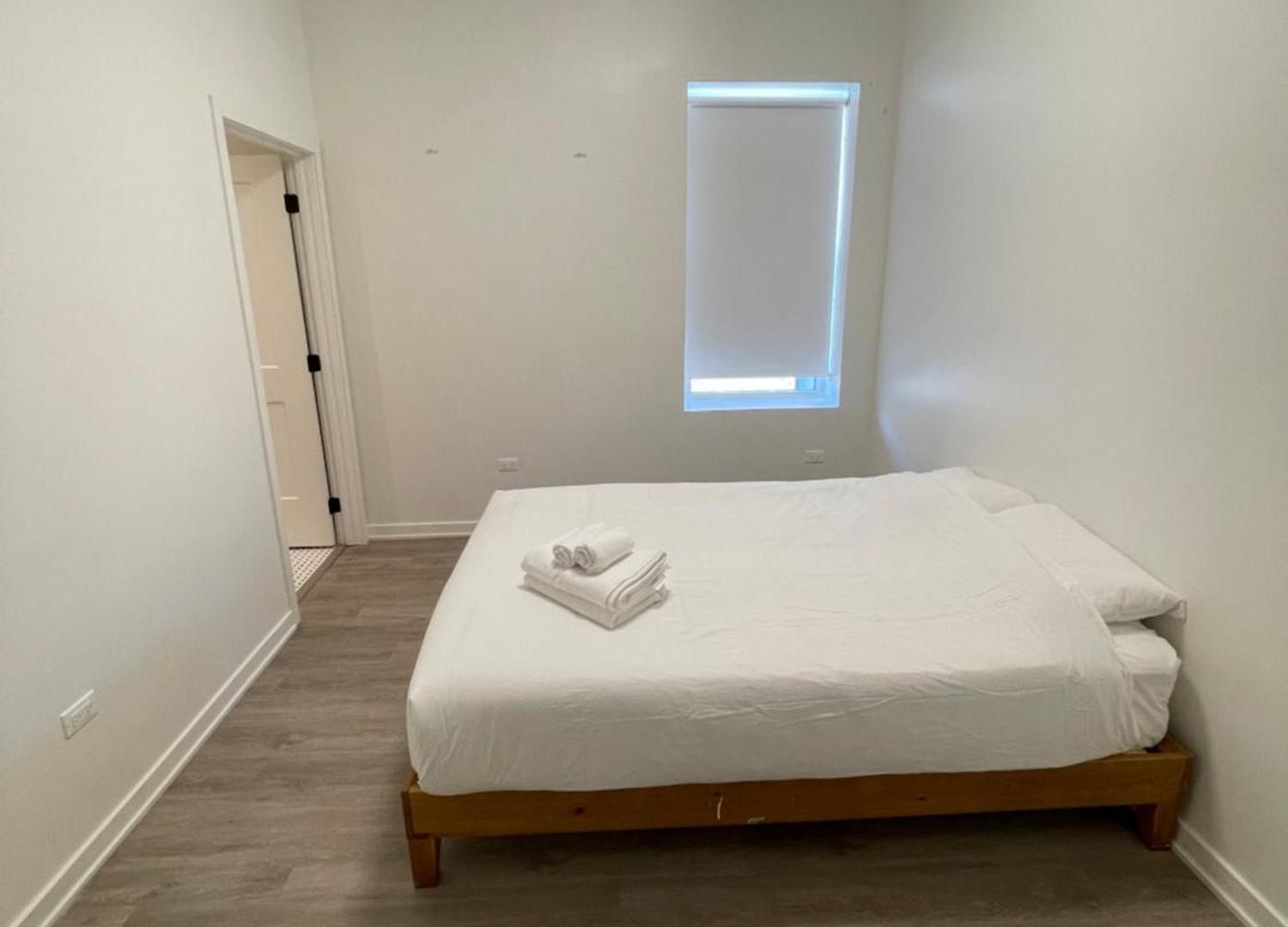 Stylish Shared Minutes From Downtown Chicago, 1bedroom And Shared Access Chicago