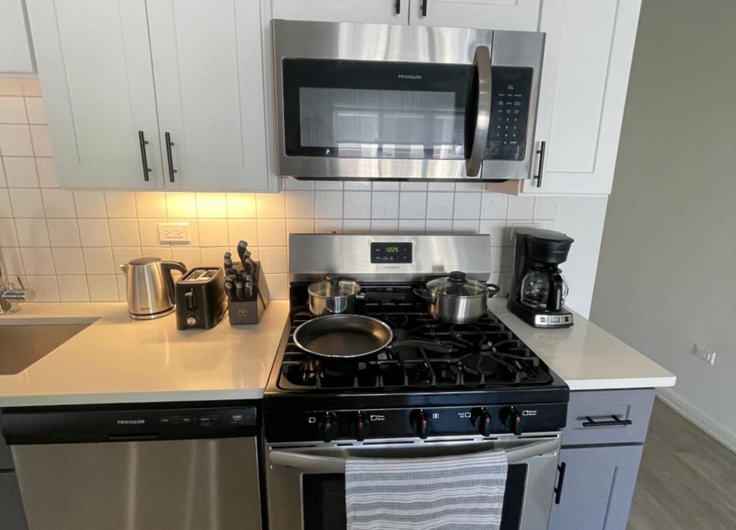 Stylish Shared Minutes From Downtown Chicago, 1bedroom And Shared Access Guest house
