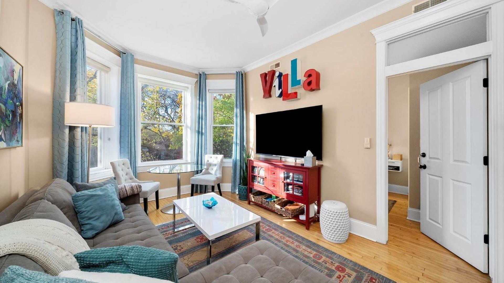2f Chicago's Little Italy Near West Loop & Downtown Apartment