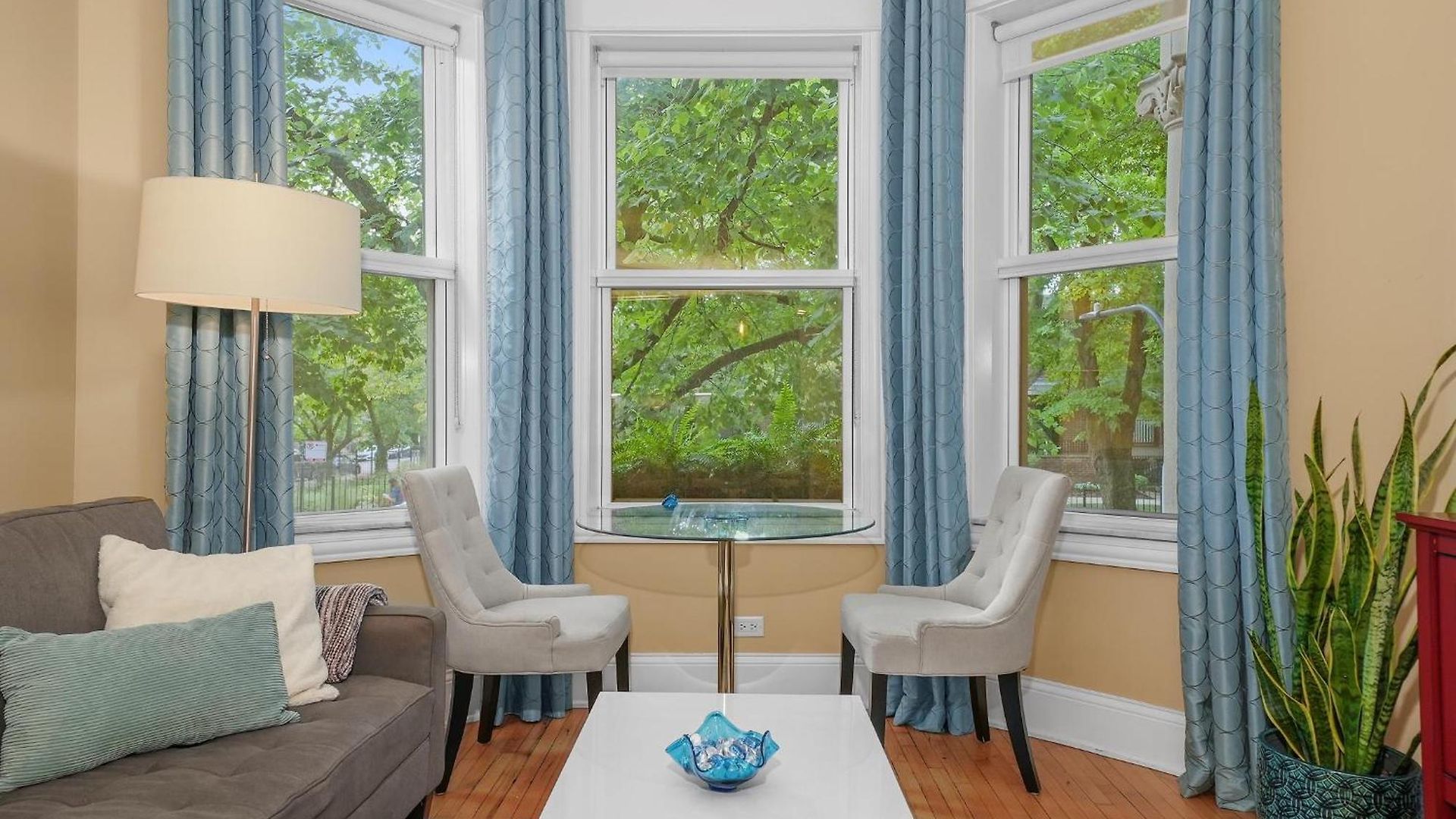 2f Chicago's Little Italy Near West Loop & Downtown *