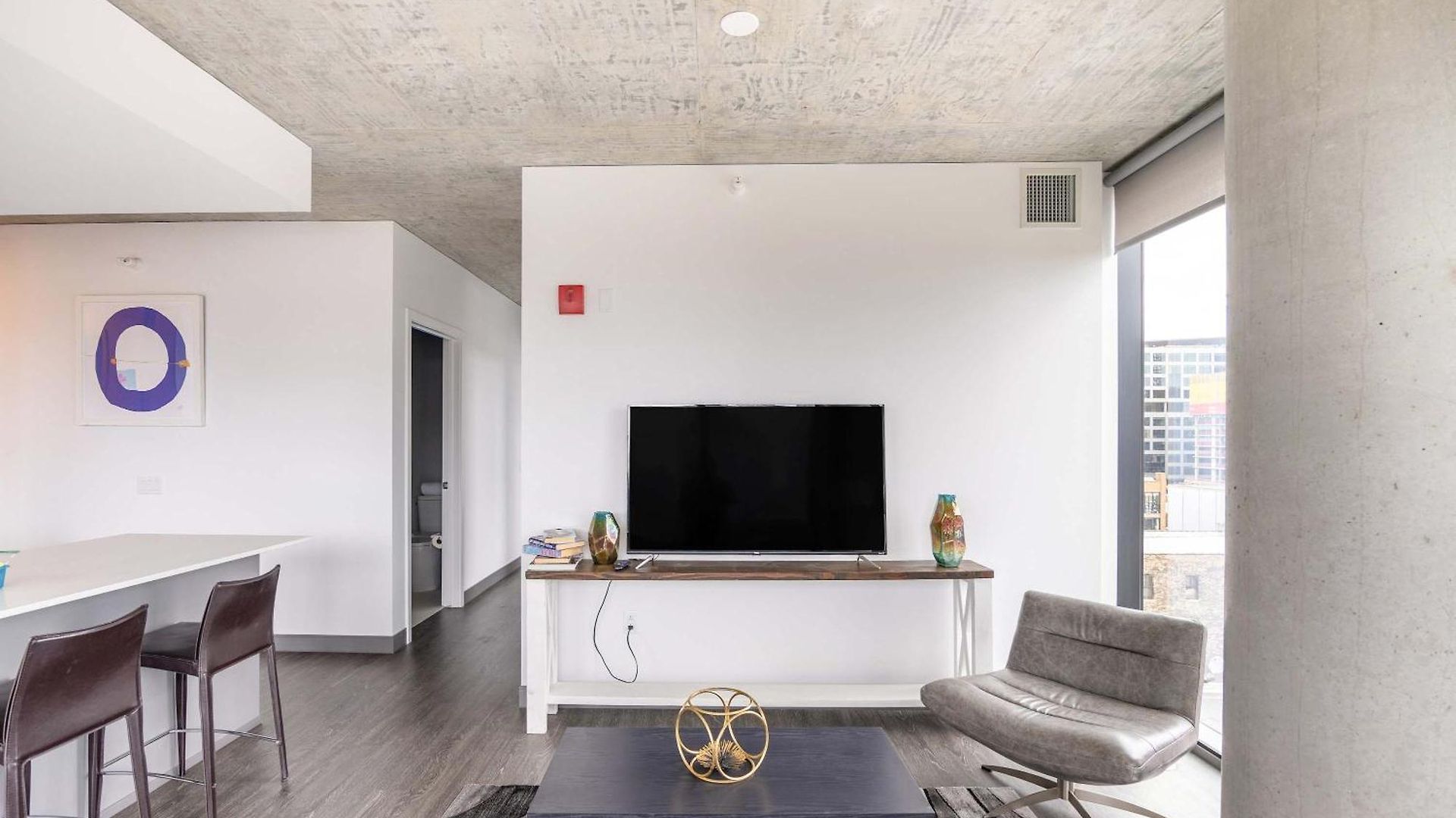 Sophisticated 3br - New Modern And Luxurious