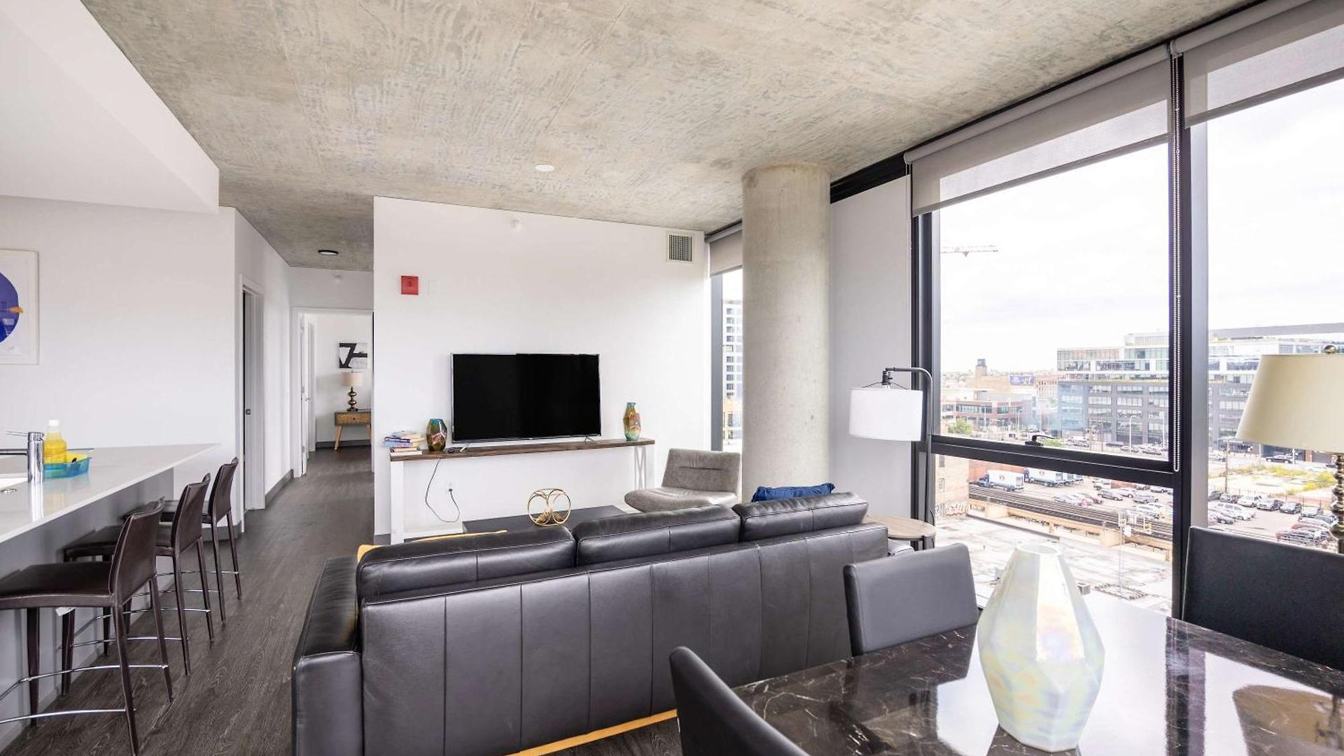 Apartment Sophisticated 3br - New Modern And Luxurious