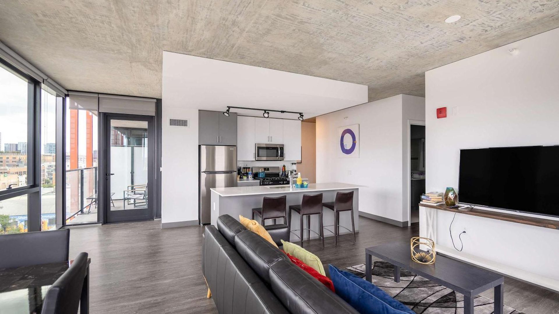 Sophisticated 3br - New Modern And Luxurious