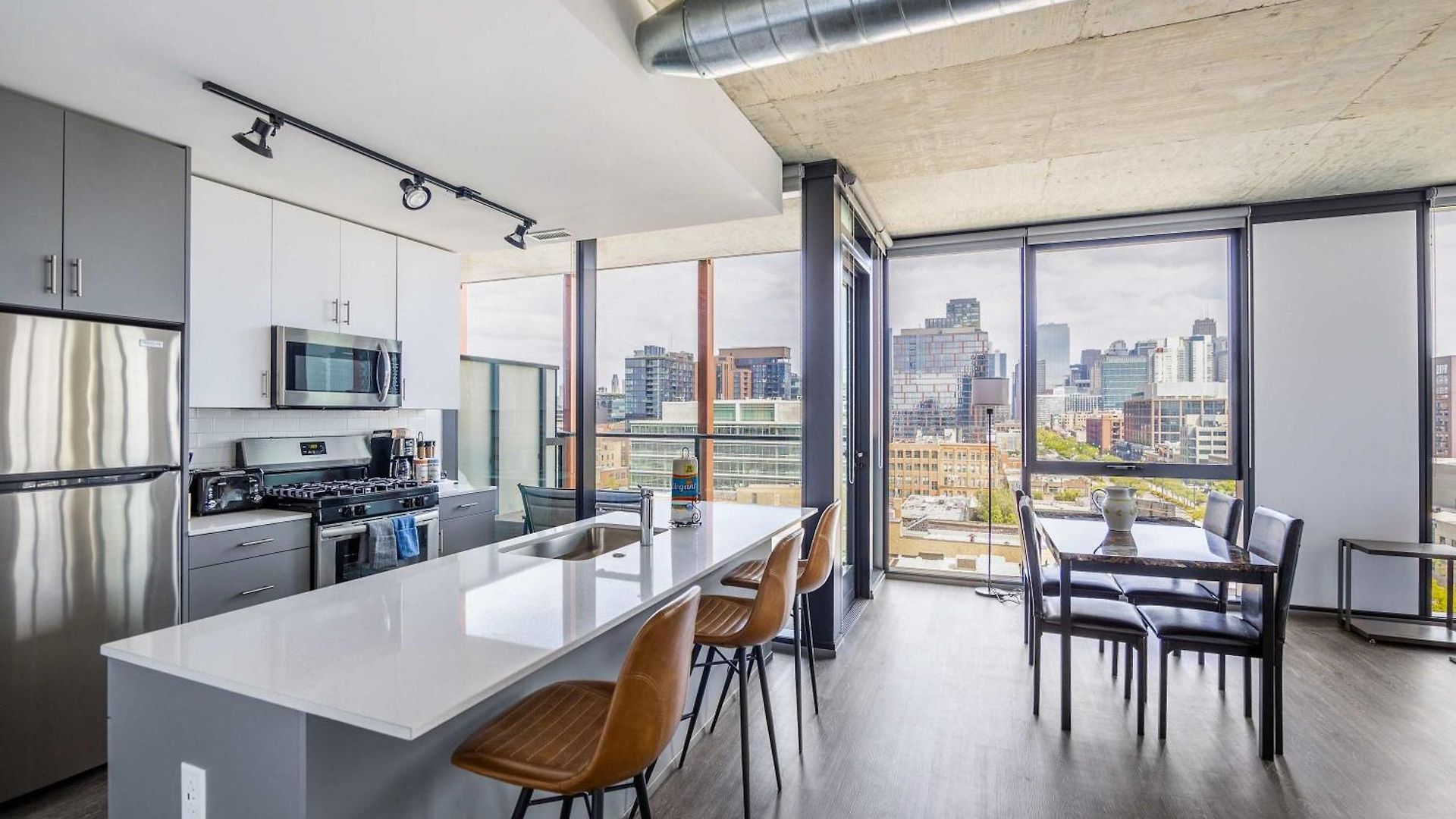 Freshly Minted 2br - Elegance & Comfort In Apartment *