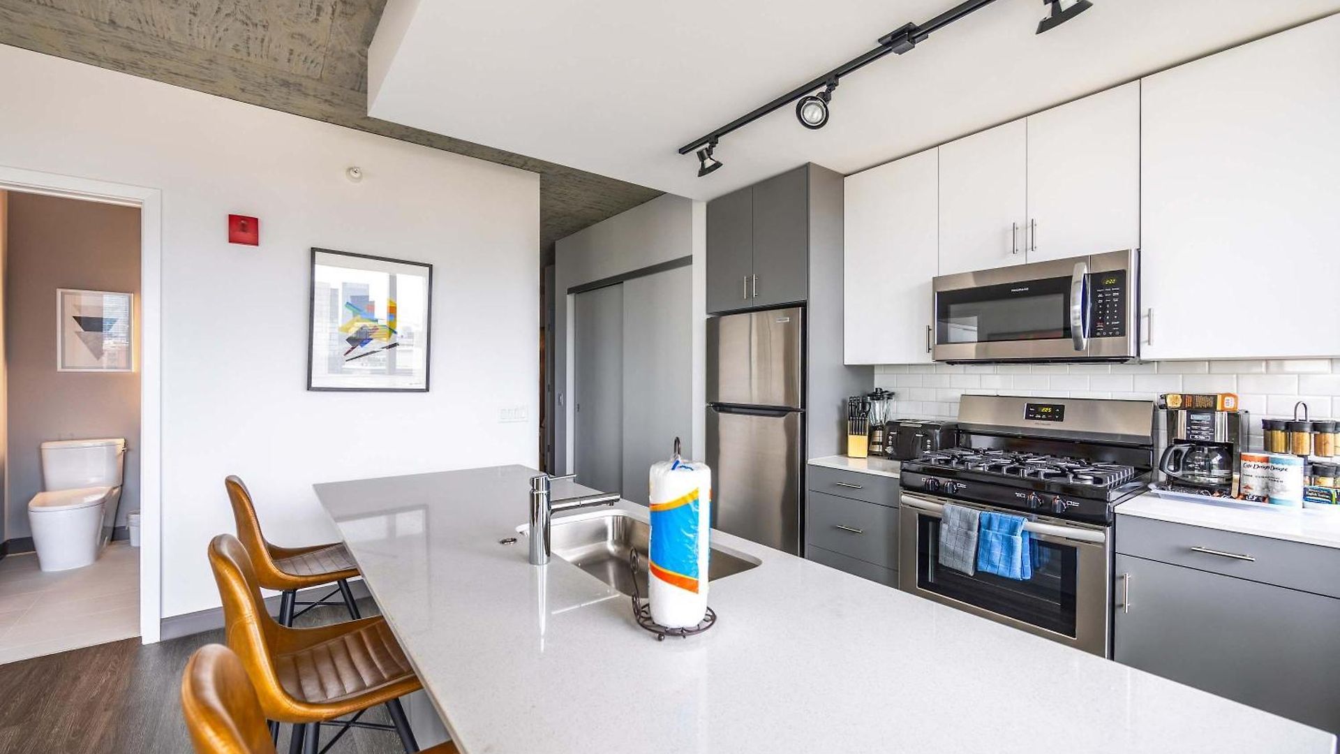 Freshly Minted 2br - Elegance & Comfort In Apartment Chicago