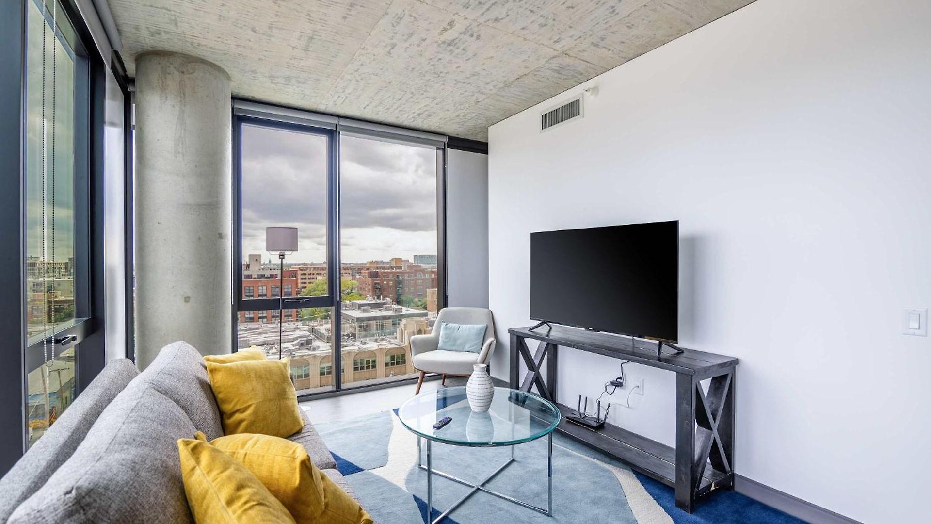 Apartment Freshly Minted 2br - Elegance & Comfort In *