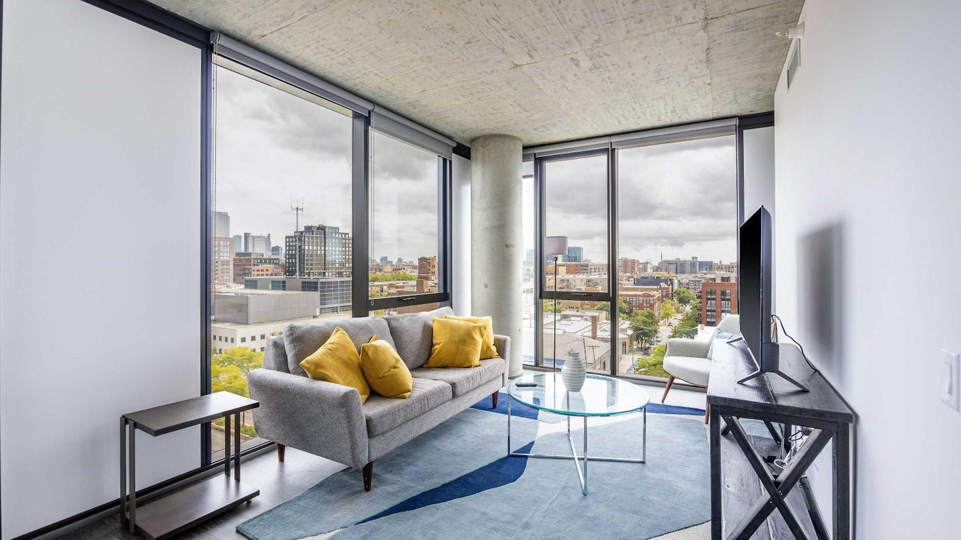 Apartment Freshly Minted 2br - Elegance & Comfort In