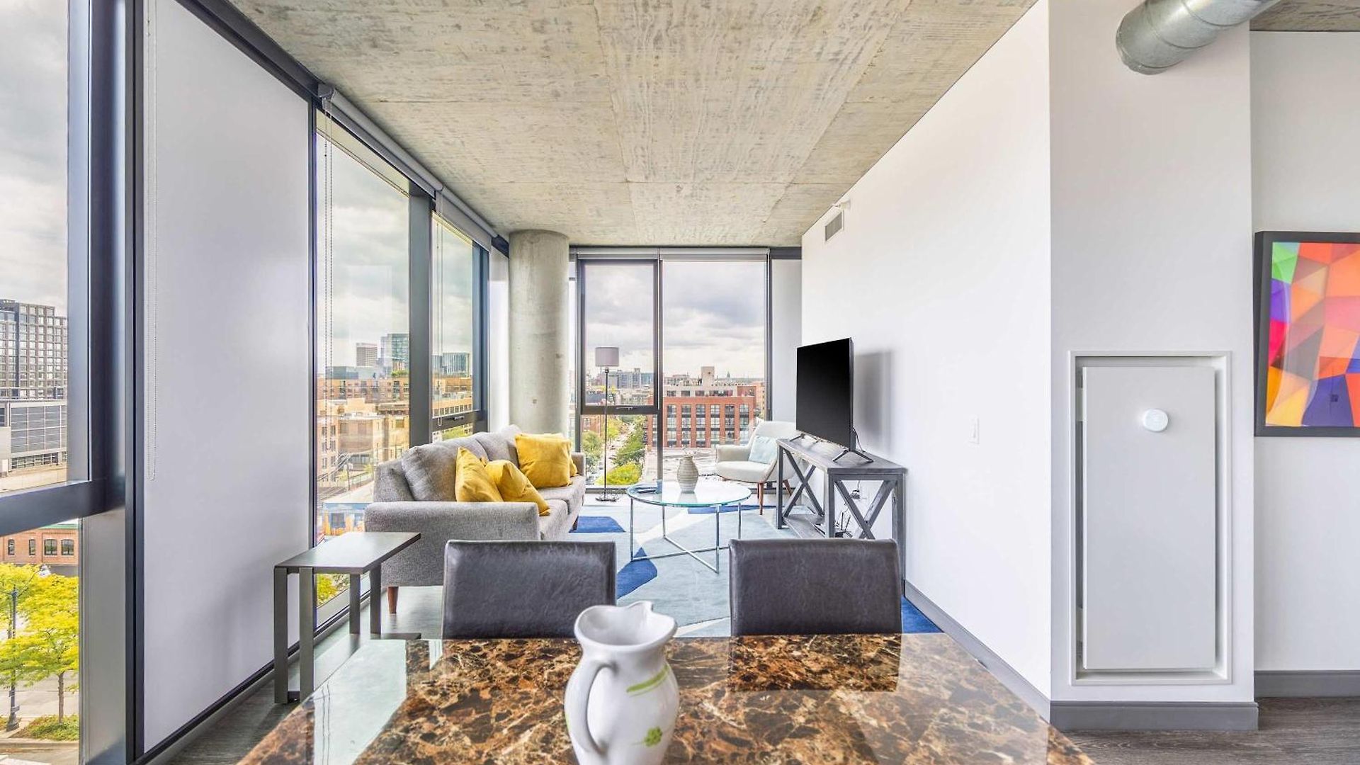 Apartment Freshly Minted 2br - Elegance & Comfort In *