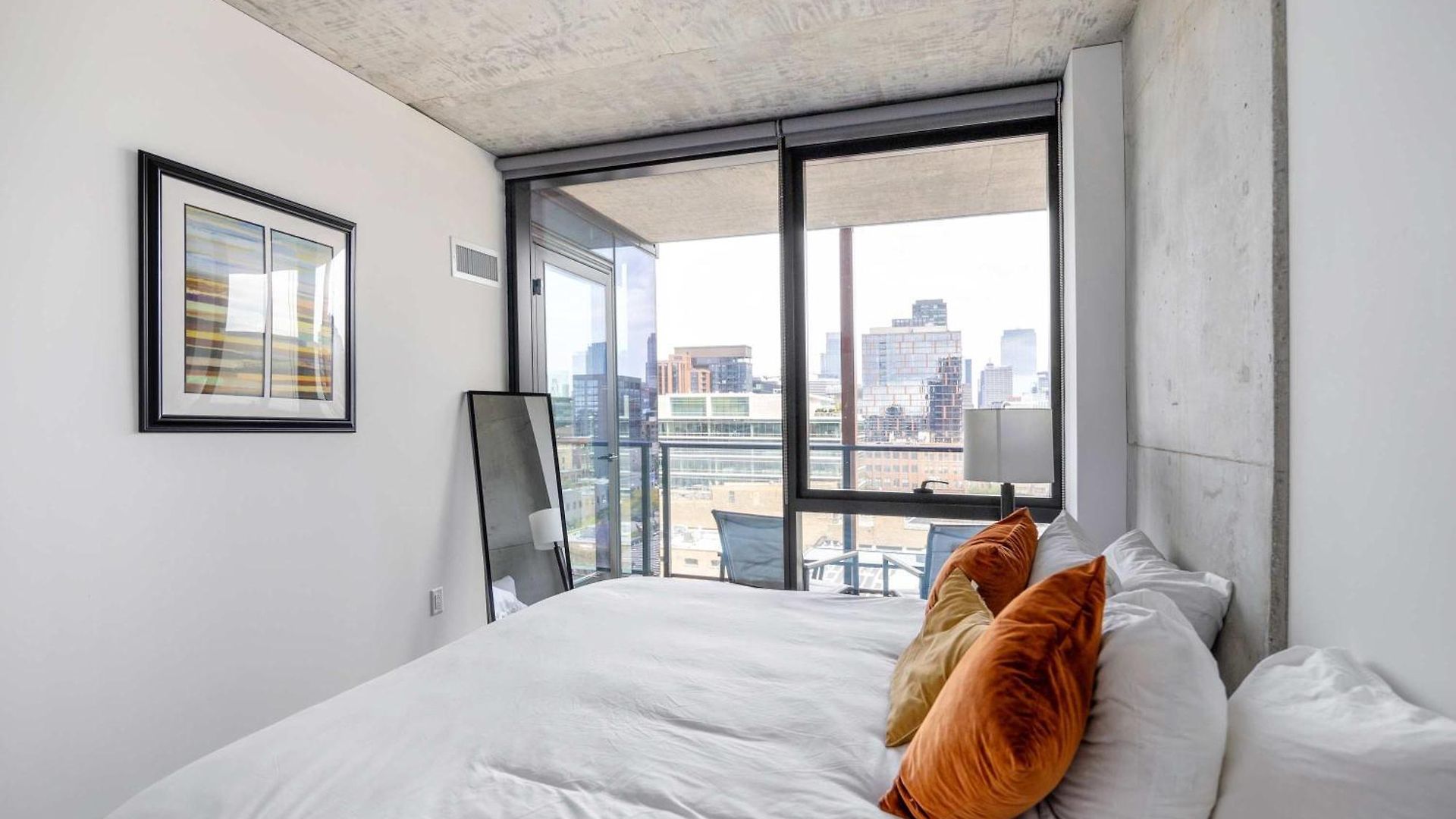 Sophisticated 3br - New Modern And Luxurious *