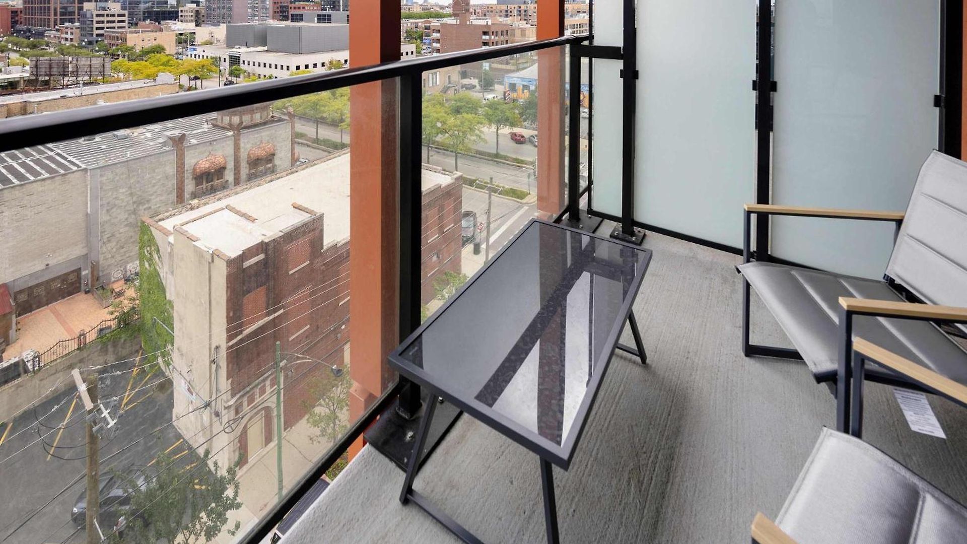 Apartment Sophisticated 3br - New Modern And Luxurious