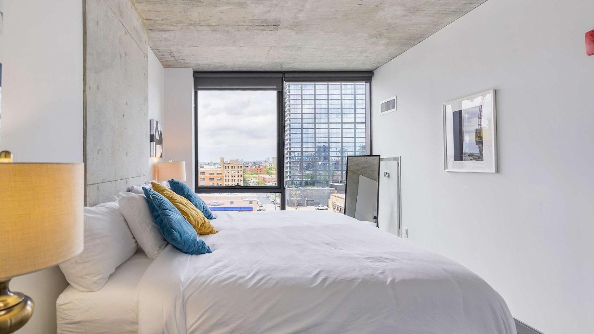 Sophisticated 3br - New Modern And Luxurious