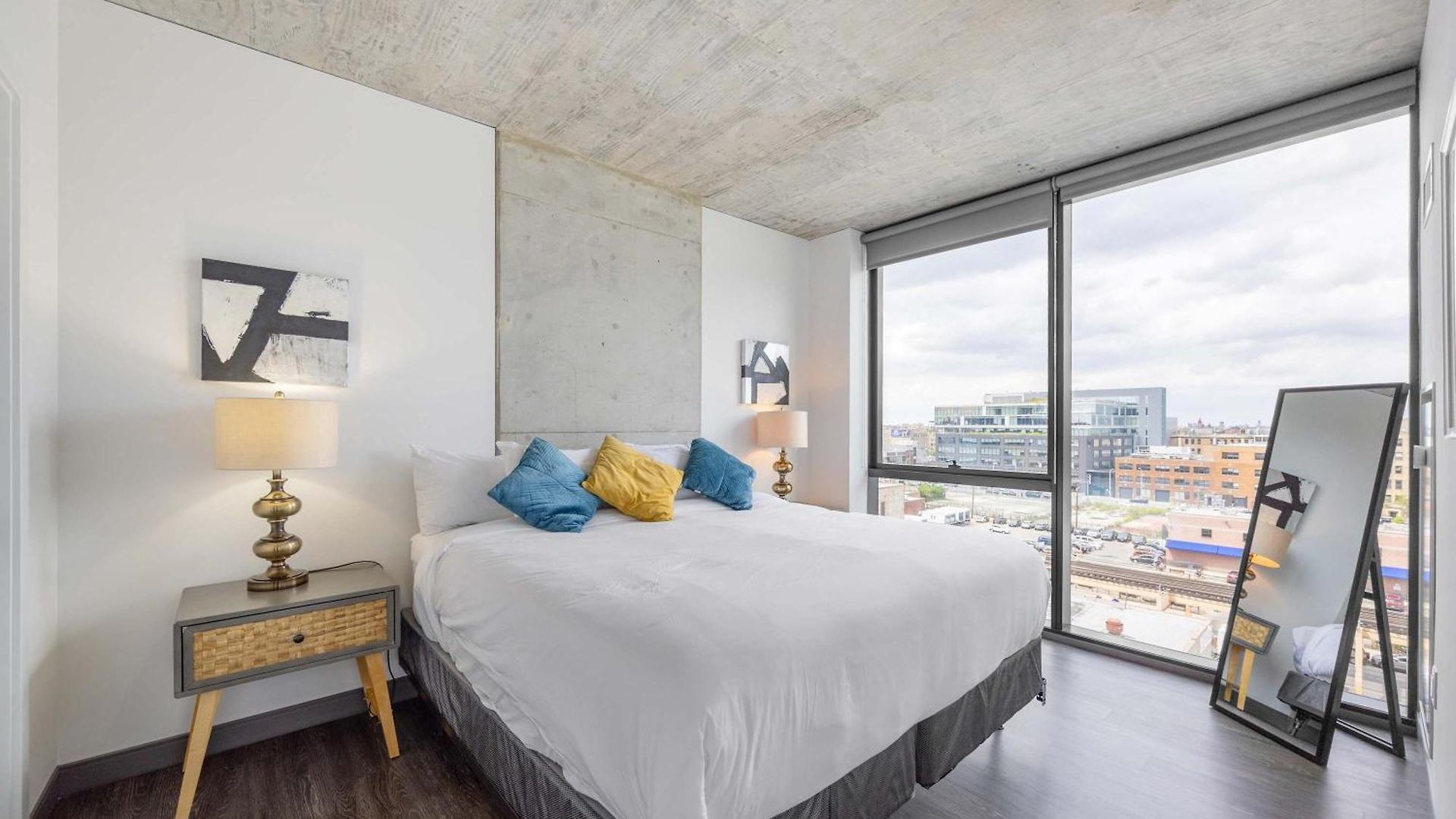 Sophisticated 3br - New Modern And Luxurious *