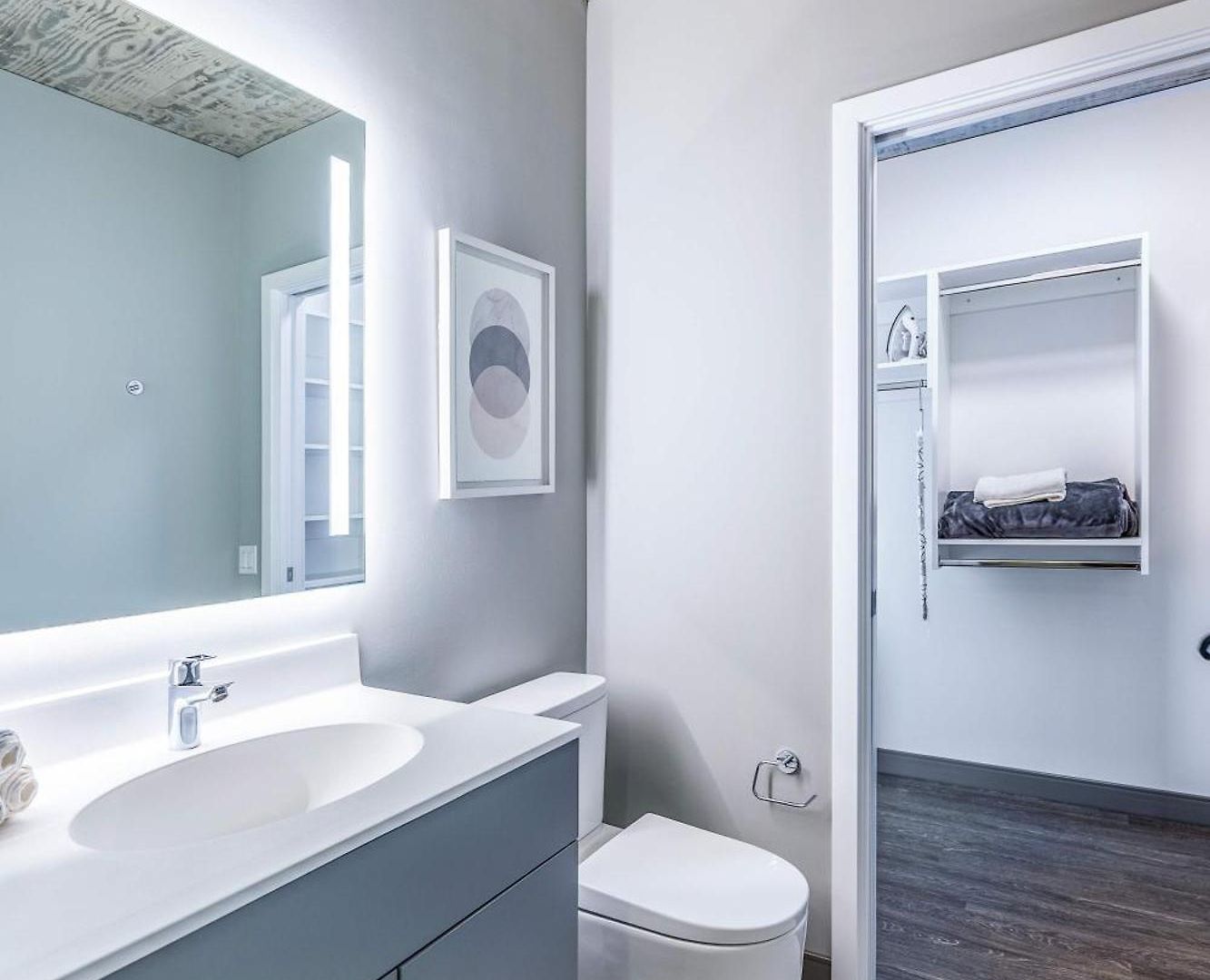 Freshly Minted 2br - Elegance & Comfort In Apartment Chicago