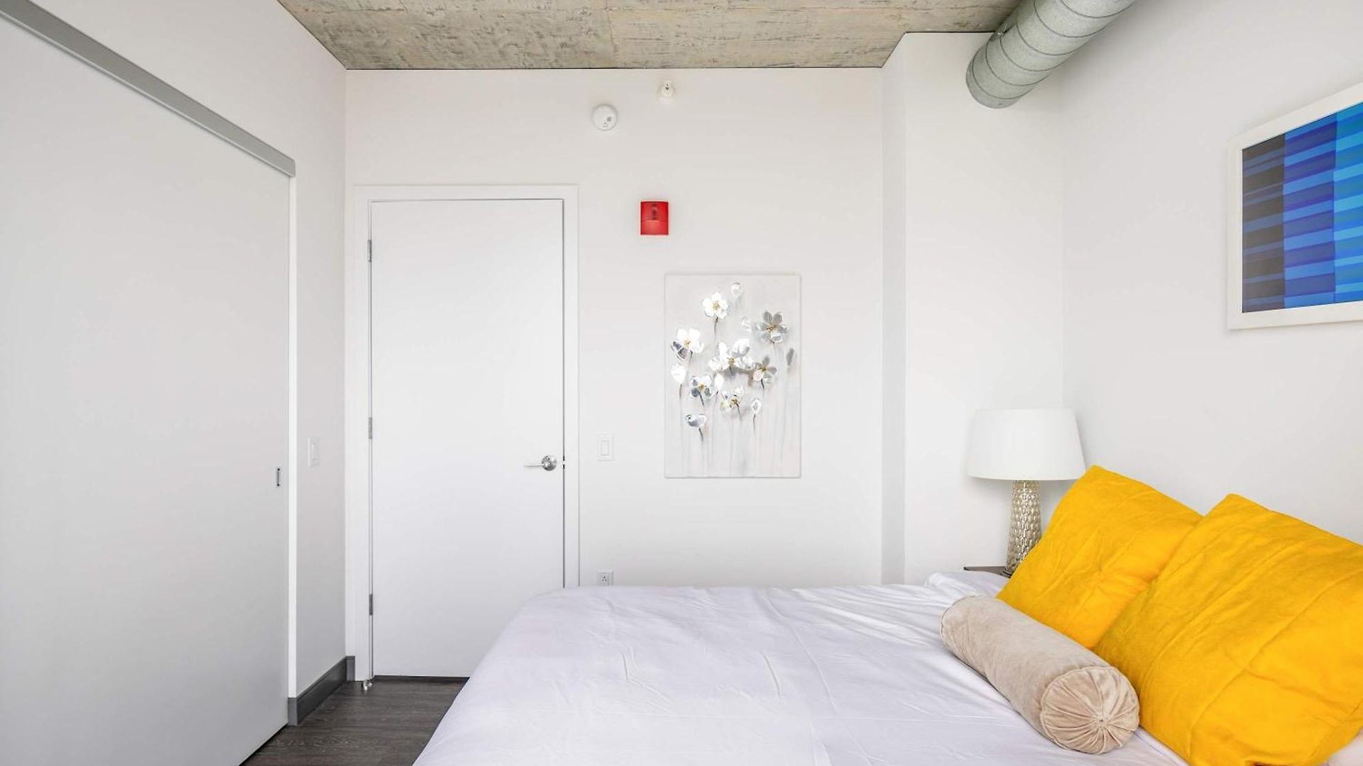 Apartment Freshly Minted 2br - Elegance & Comfort In