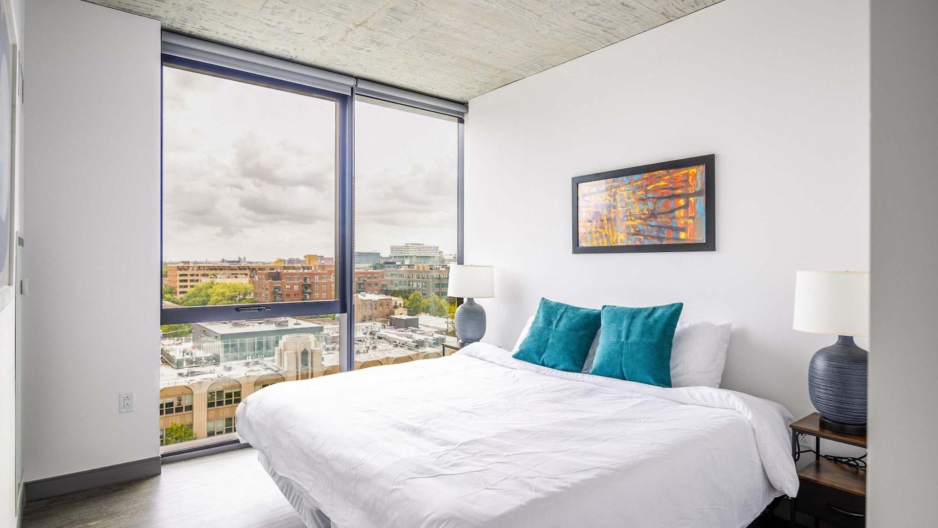 Apartment Freshly Minted 2br - Elegance & Comfort In *