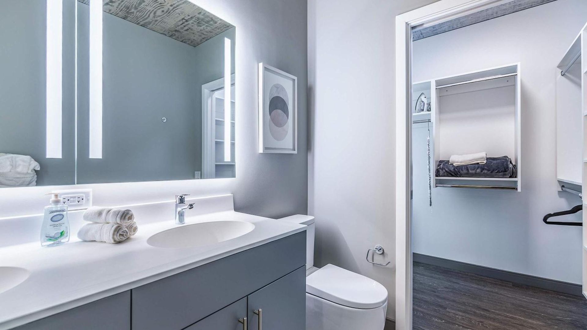 Apartment Freshly Minted 2br - Elegance & Comfort In