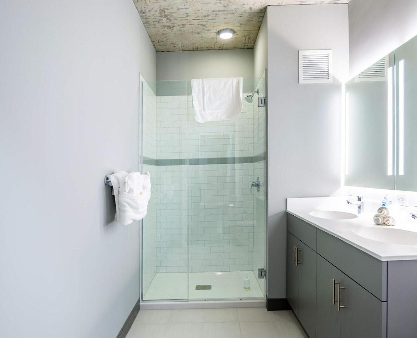 Freshly Minted 2br - Elegance & Comfort In Apartment Chicago
