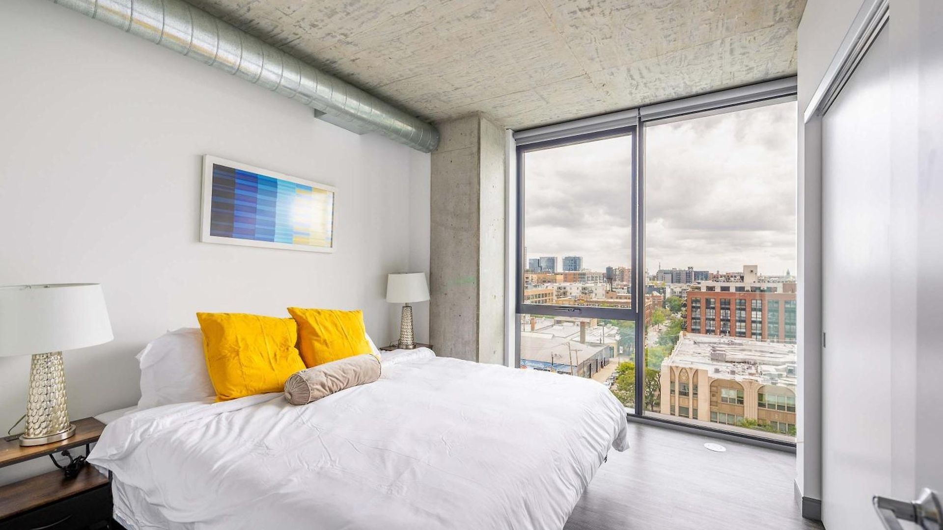 Apartment Freshly Minted 2br - Elegance & Comfort In