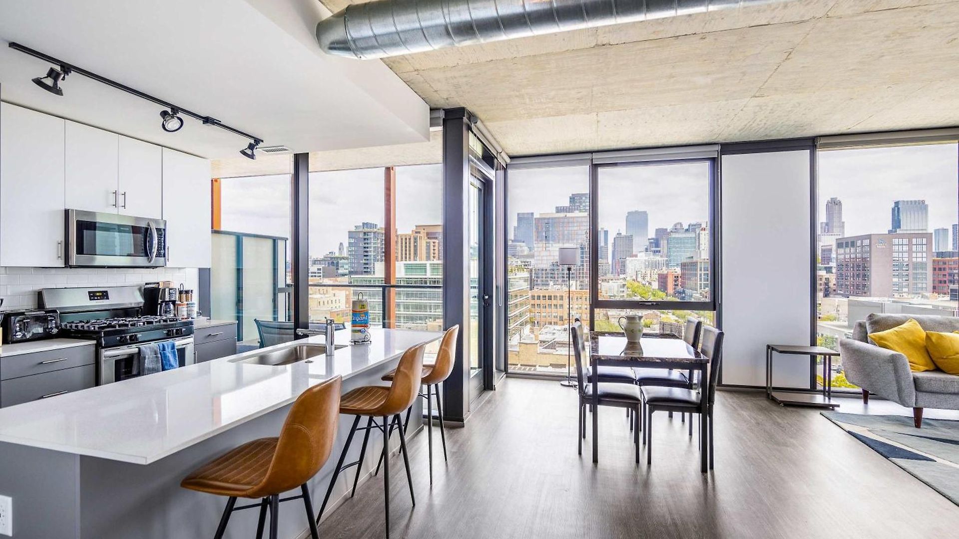 Freshly Minted 2br - Elegance & Comfort In Apartment *