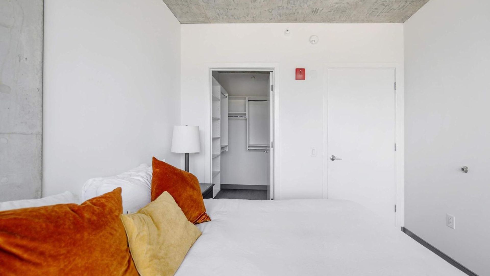 Sophisticated 3br - New Modern And Luxurious