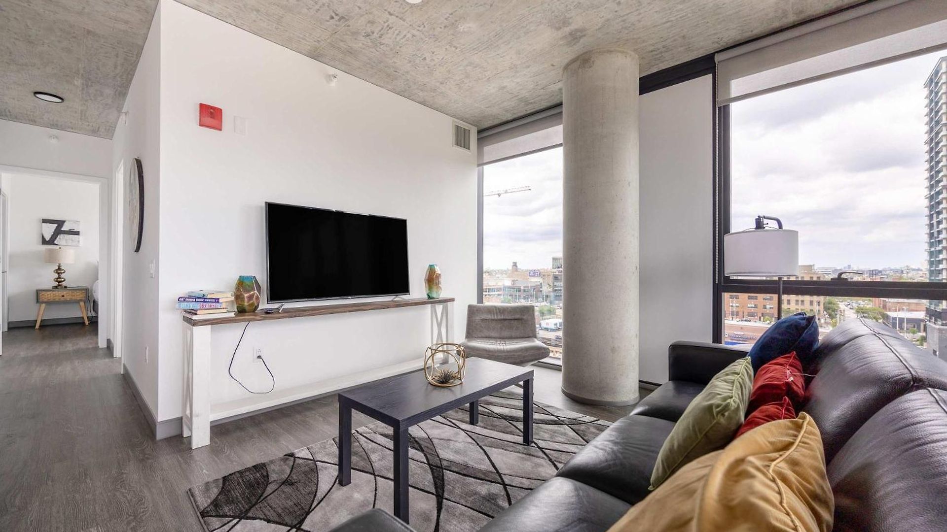 Sophisticated 3br - New Modern And Luxurious *