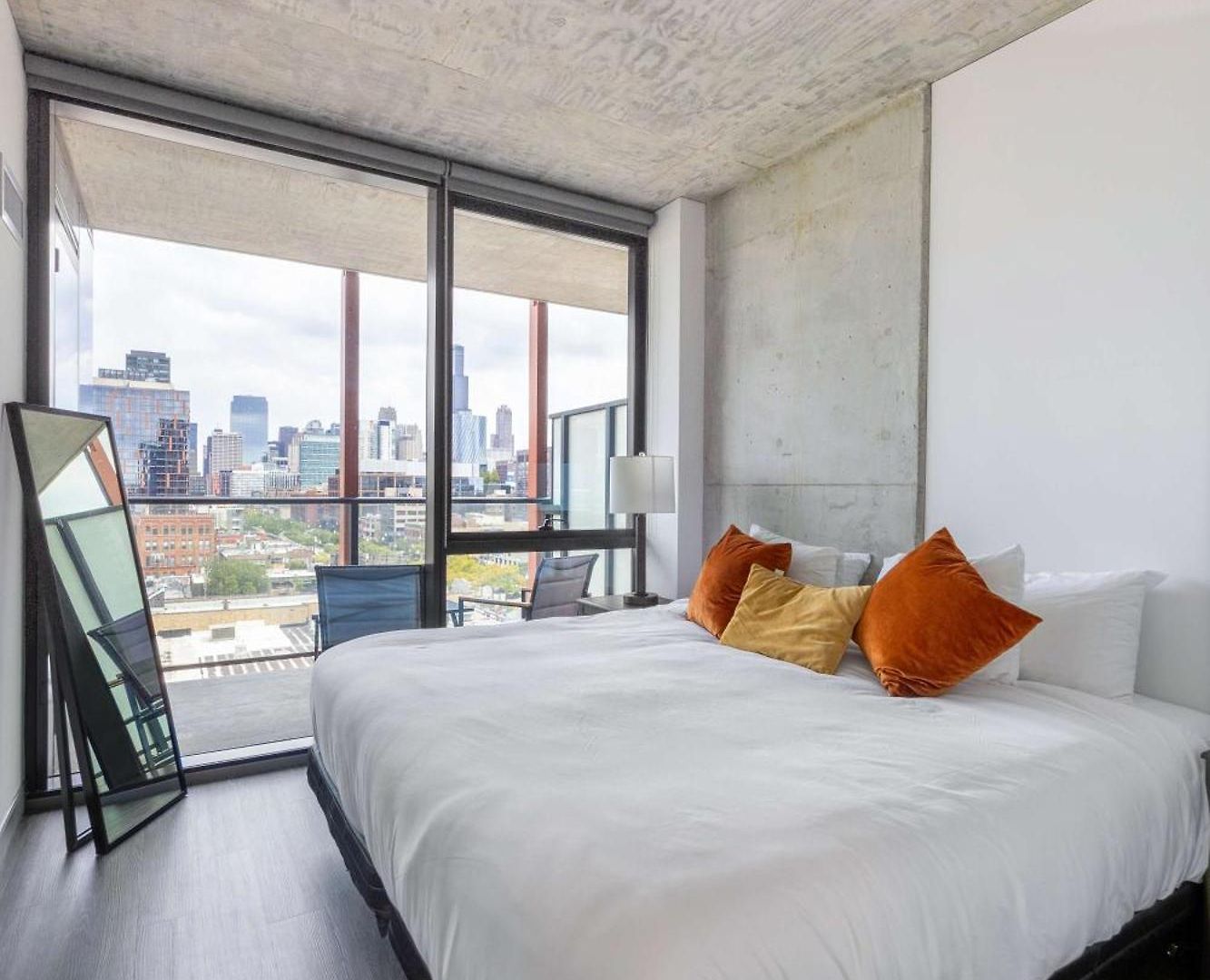 Sophisticated 3br - New Modern And Luxurious Apartment