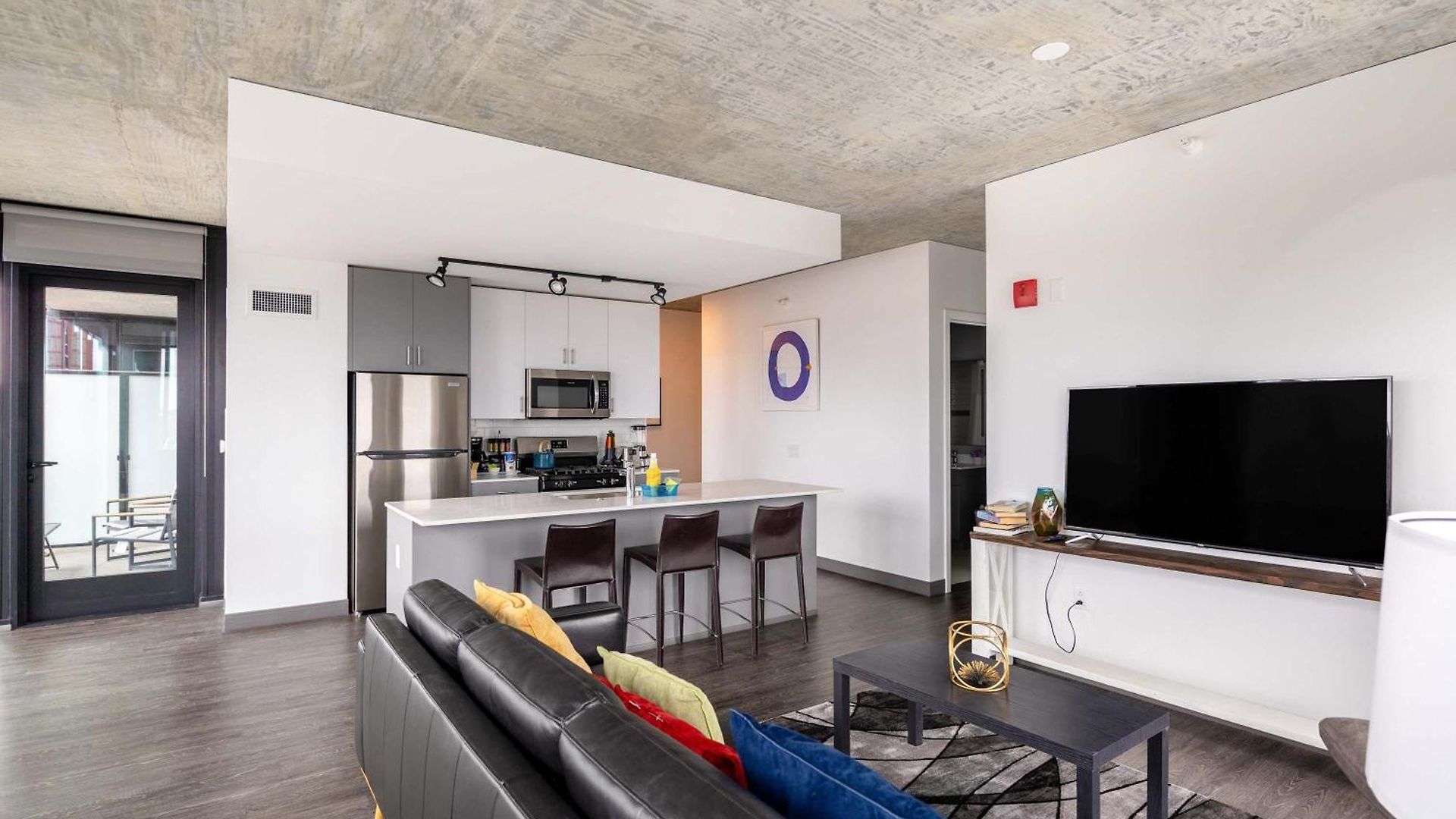 Sophisticated 3br - New Modern And Luxurious