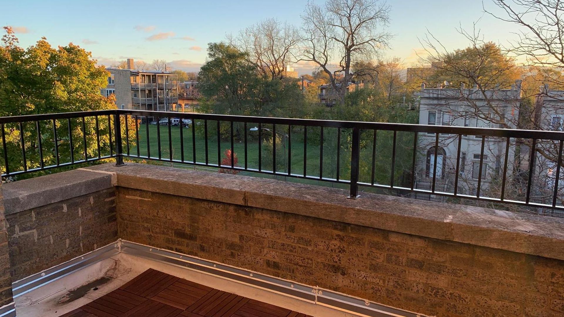 Entire With Private Balcony * Chicago