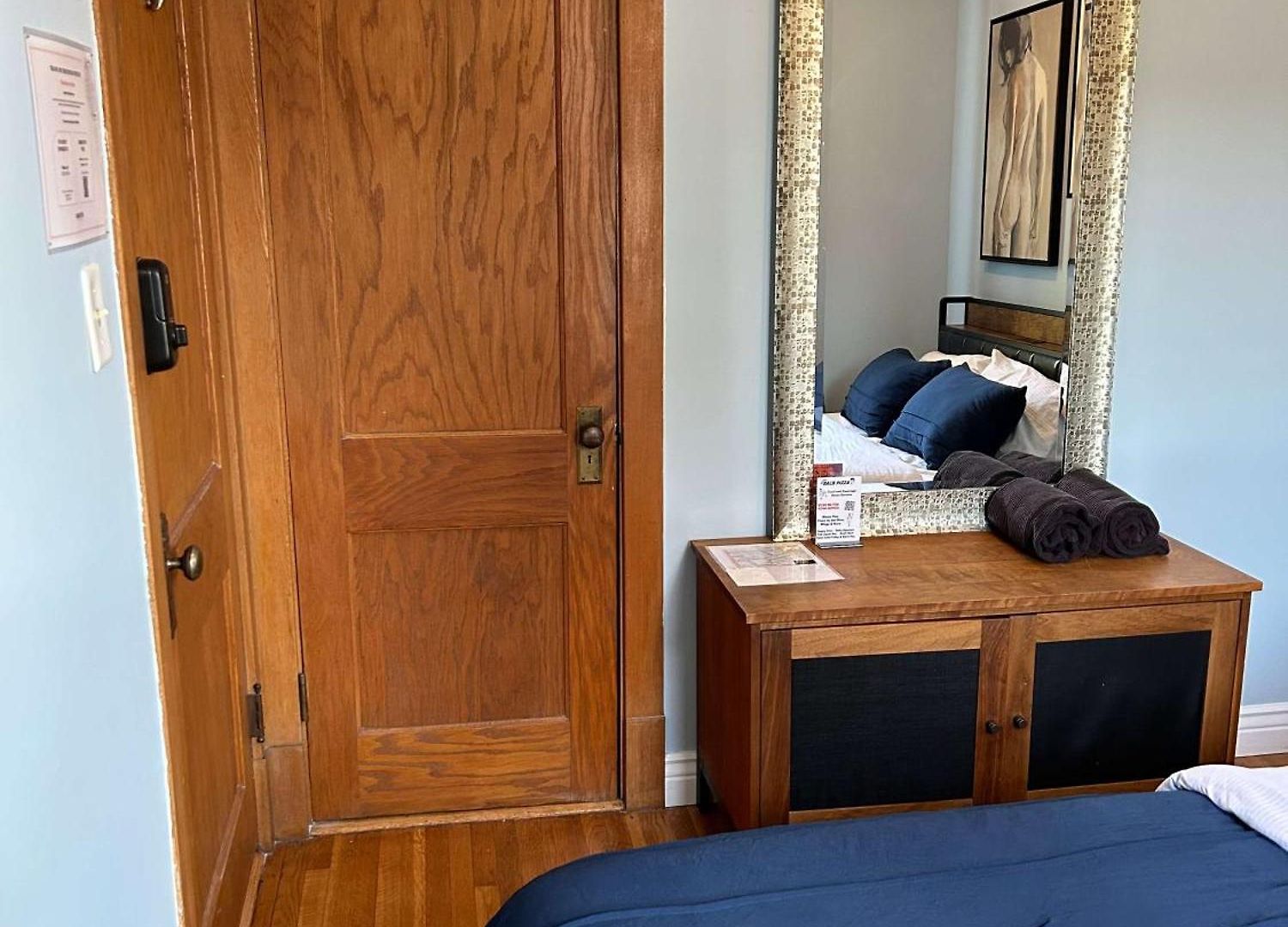 Bed & Breakfast Blue In Dorothy's Chicago