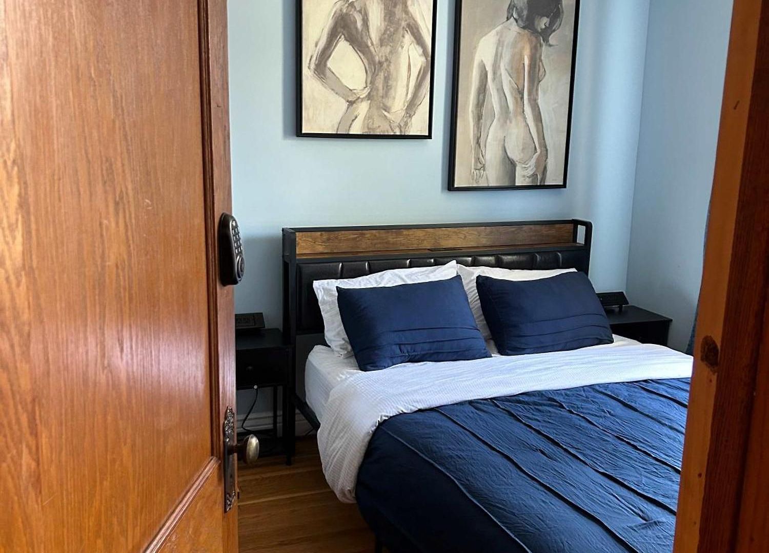 Blue In Dorothy's Bed & Breakfast *