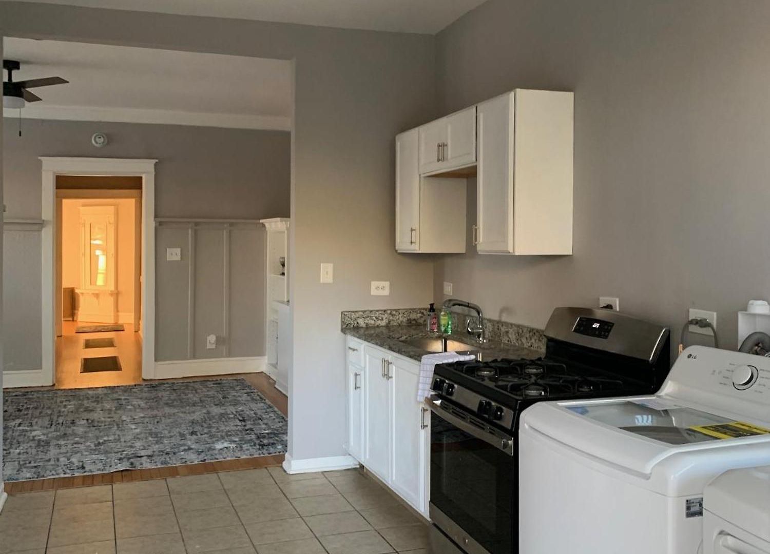Entire With Private Balcony * Chicago