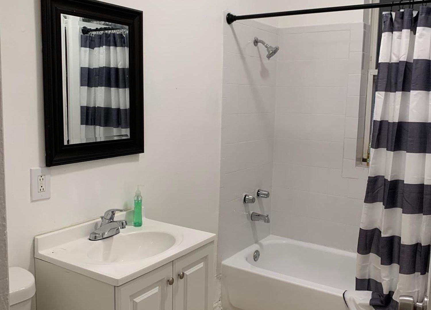 Entire With Private Balcony * Chicago