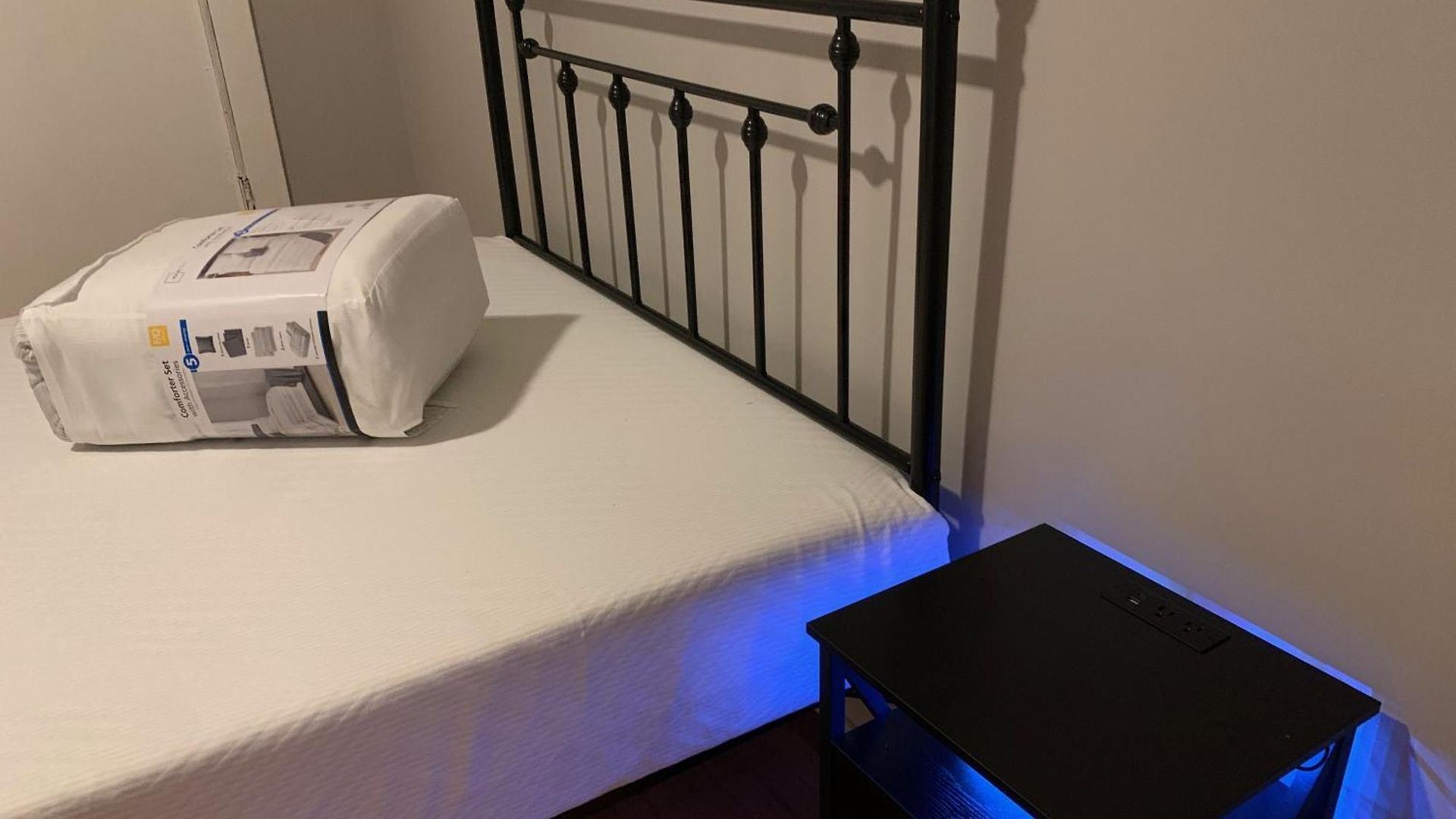 Apartment Entire With Private Balcony *