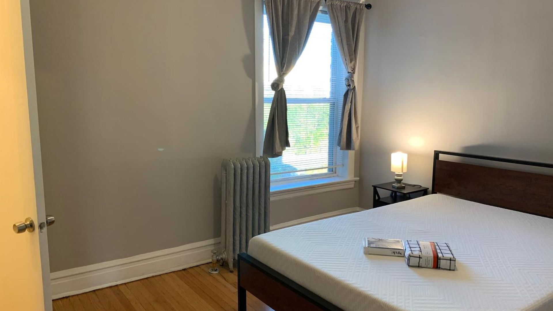 Entire With Private Balcony * Chicago