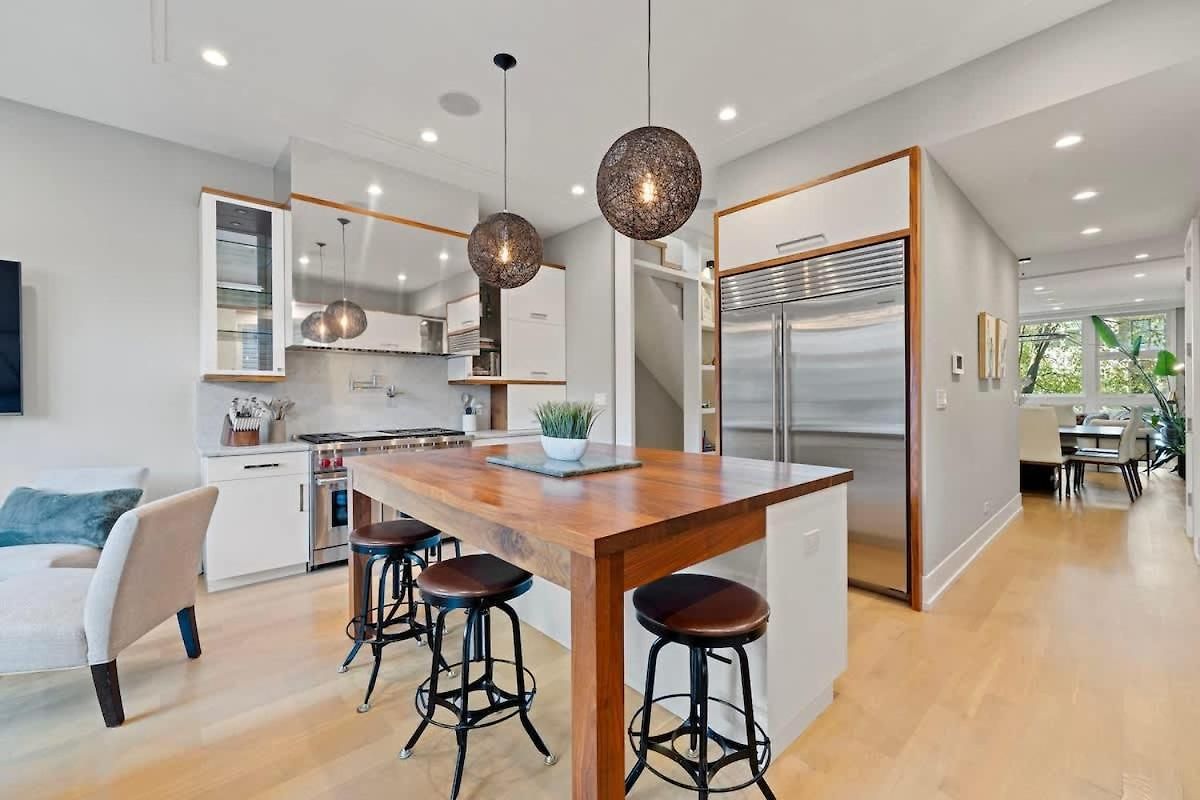 Stunning 5br In Heart Of With 2 Rooftops *