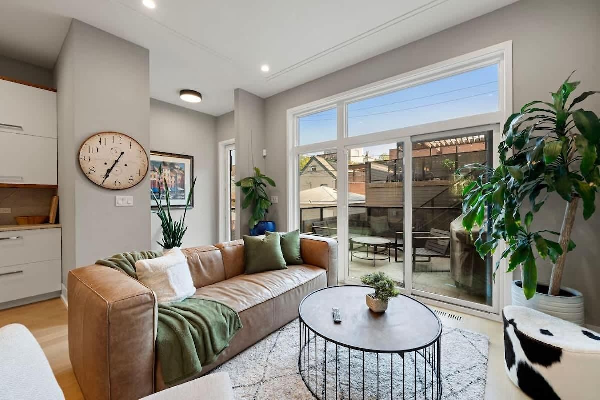Stunning 5br In Heart Of With 2 Rooftops