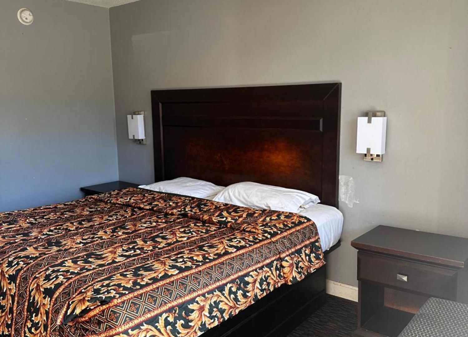 Apache Hotel