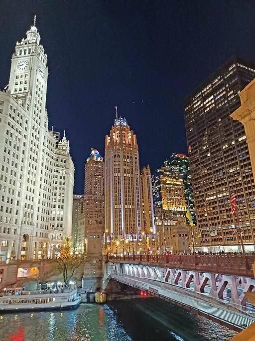 Apartment Entire In Heart Of Lincoln Park & Sea And Chicago