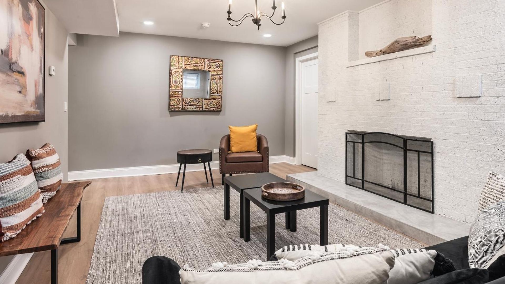 Drexel Apartments, Downtown Hyde Park