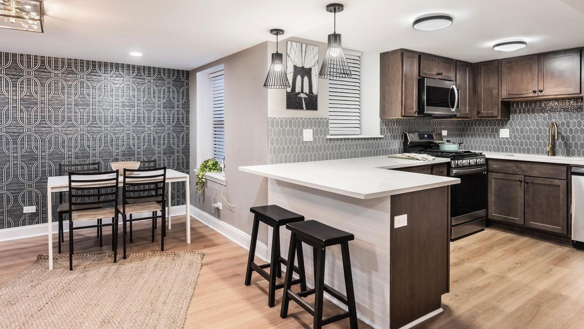 Drexel Apartments, Downtown Hyde Park * Chicago