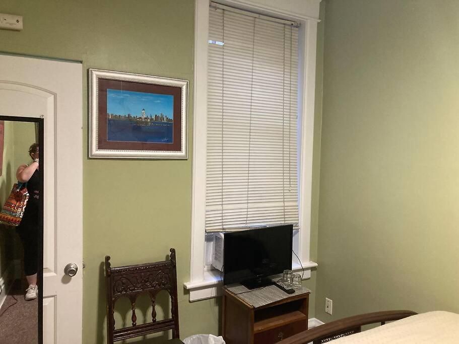Bed & Breakfast Private With Full Size Bed In Lakeview - 3c *