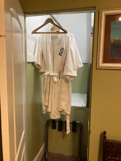 Bed & Breakfast Private With Full Size Bed In Lakeview - 3c *