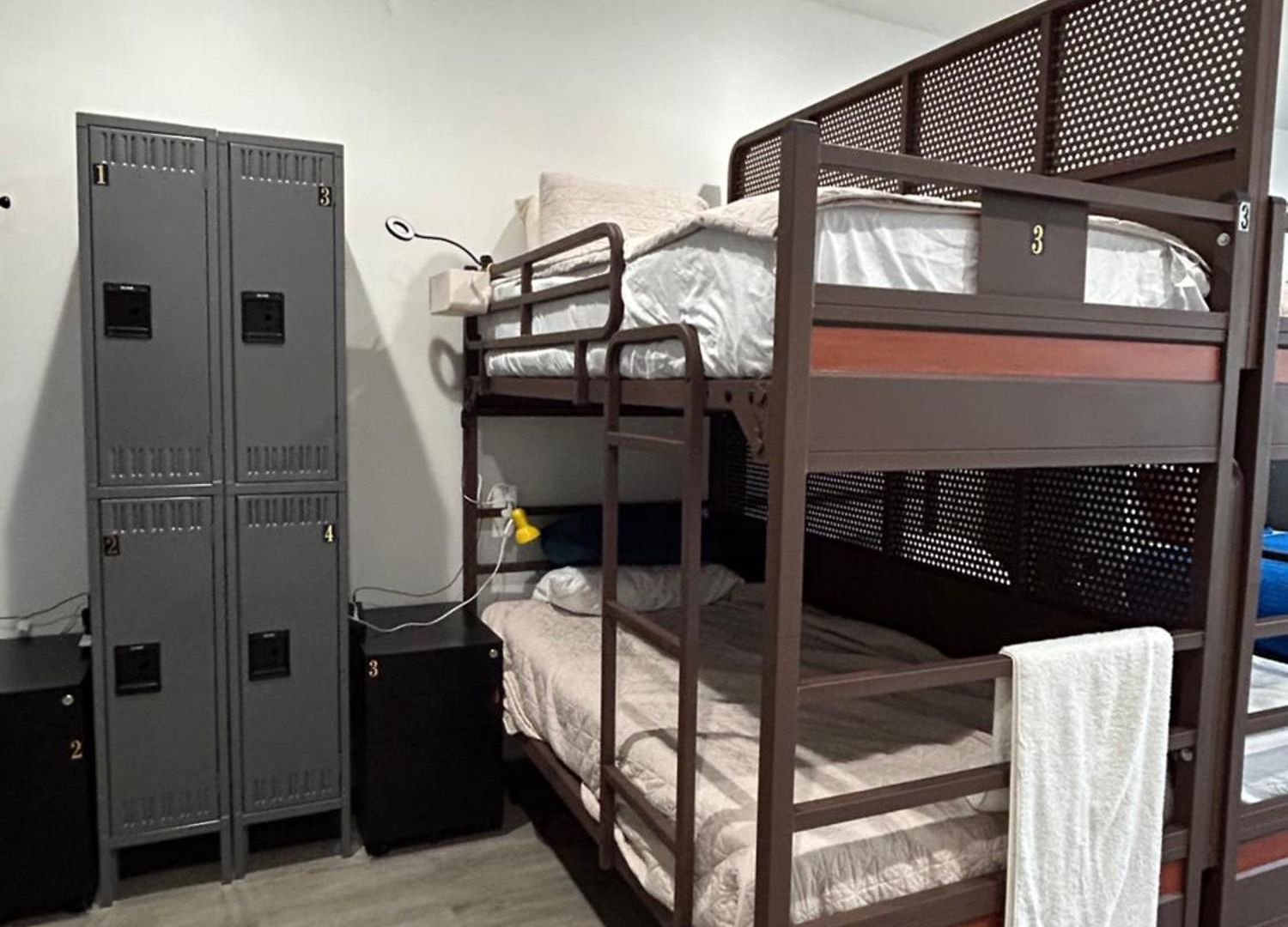 Stay Chicago Hostel *
