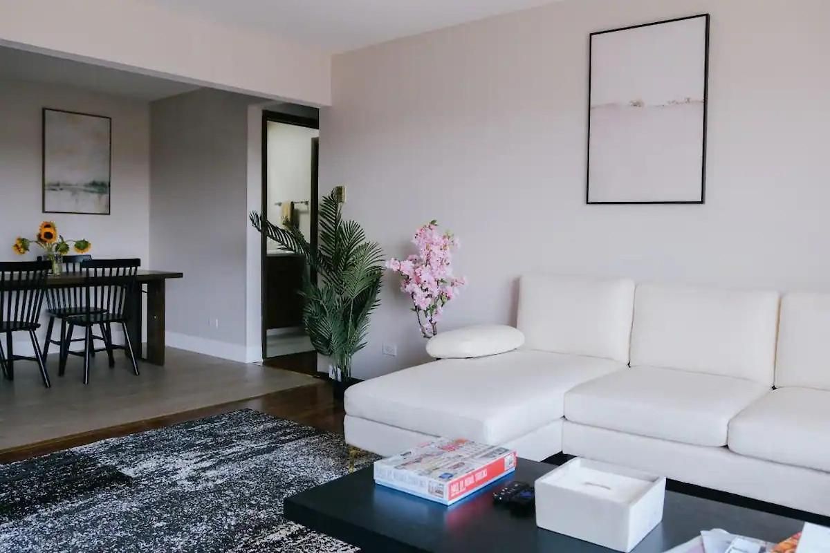 Apartment Near O'hare • Personal Gym & Balcony • Safe Area