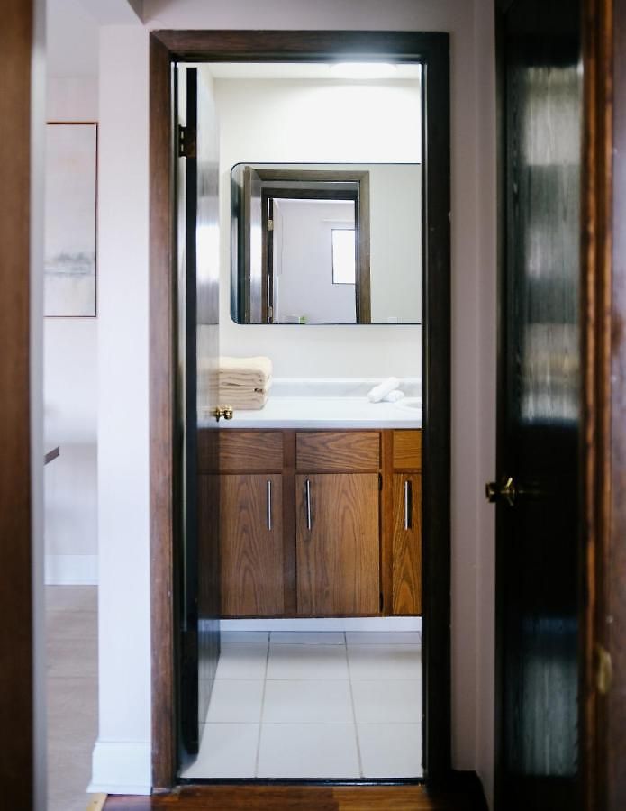 Near O'hare • Personal Gym & Balcony • Safe Area Chicago