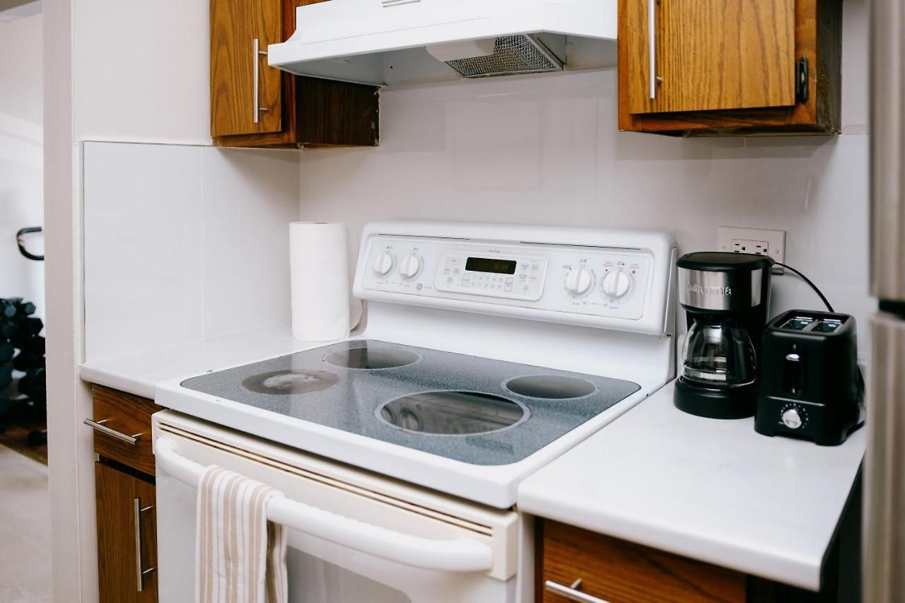 Apartment Near O'hare • Personal Gym & Balcony • Safe Area