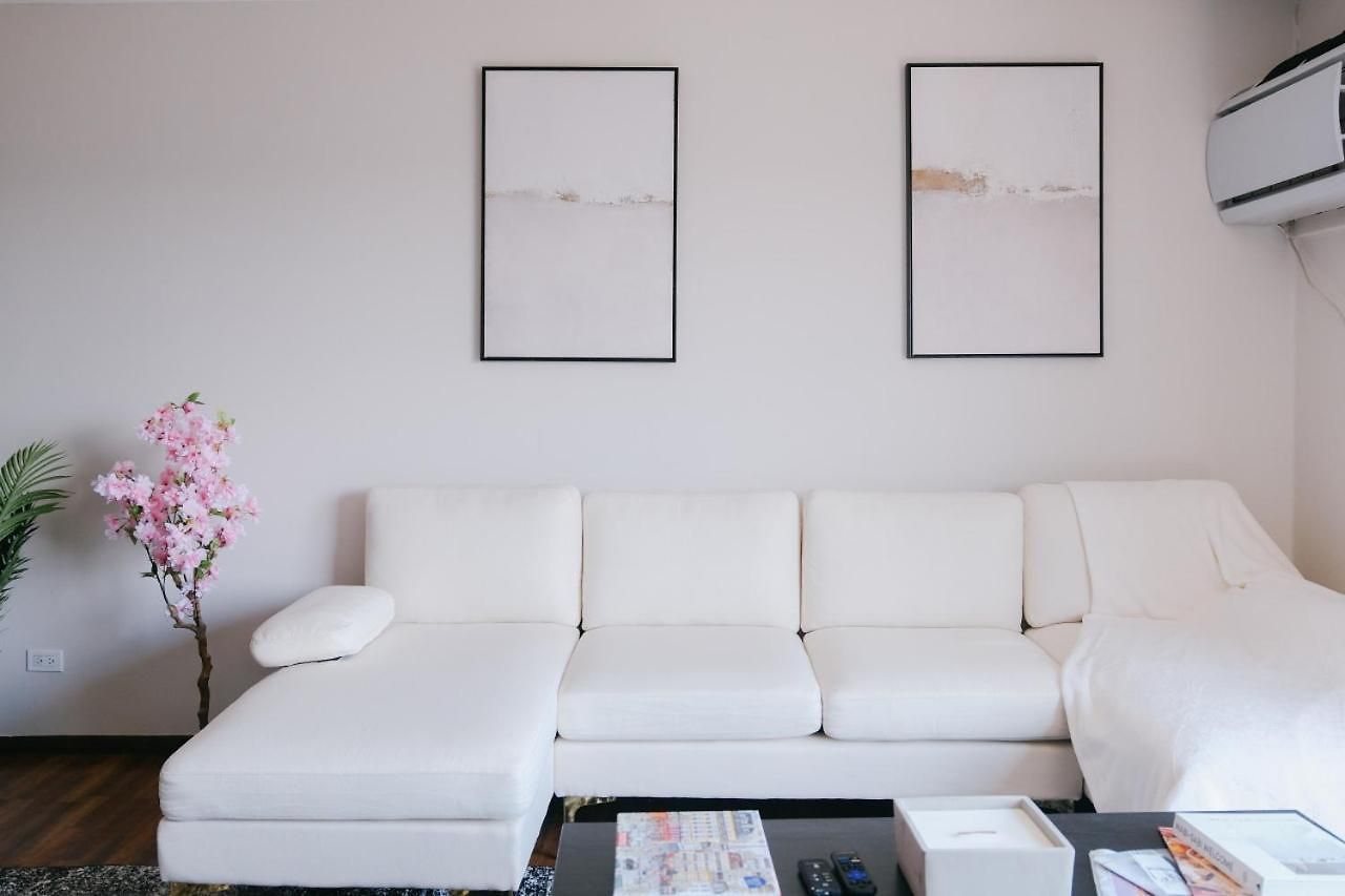 Apartment Near O'hare • Personal Gym & Balcony • Safe Area Chicago