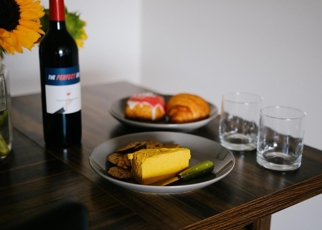 Apartment Near O'hare • Personal Gym & Balcony • Safe Area *