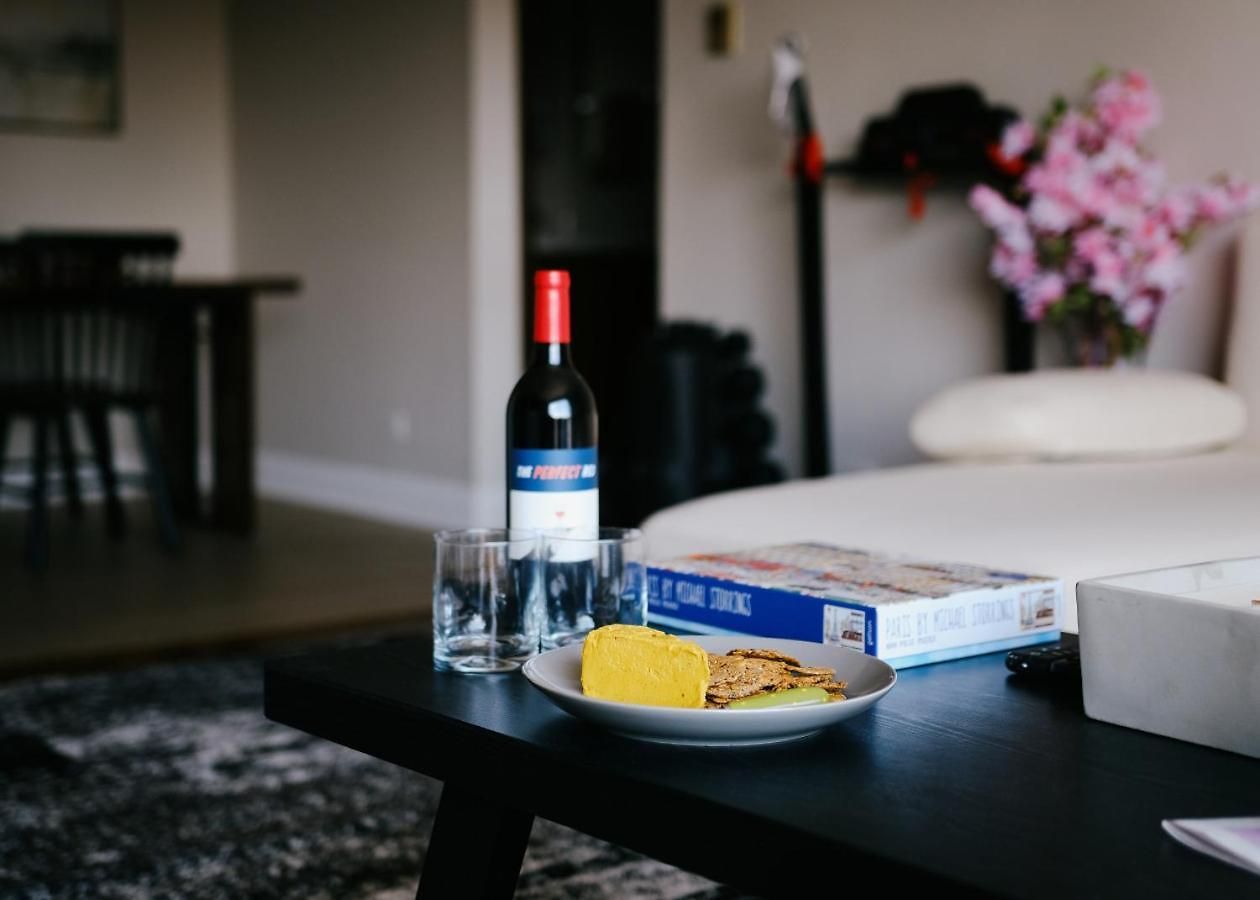 Apartment Near O'hare • Personal Gym & Balcony • Safe Area *
