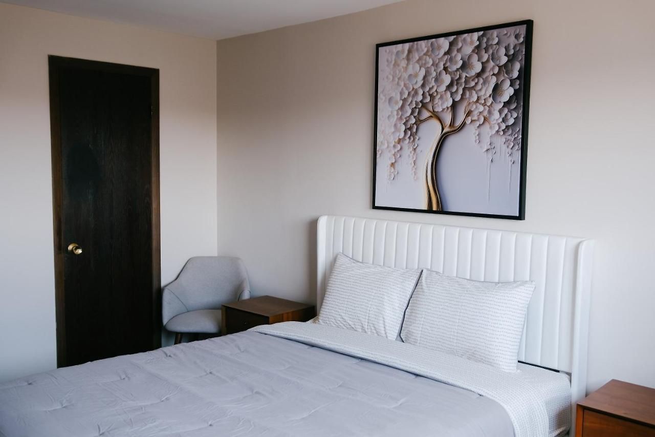 Near O'hare • Personal Gym & Balcony • Safe Area Apartment Chicago